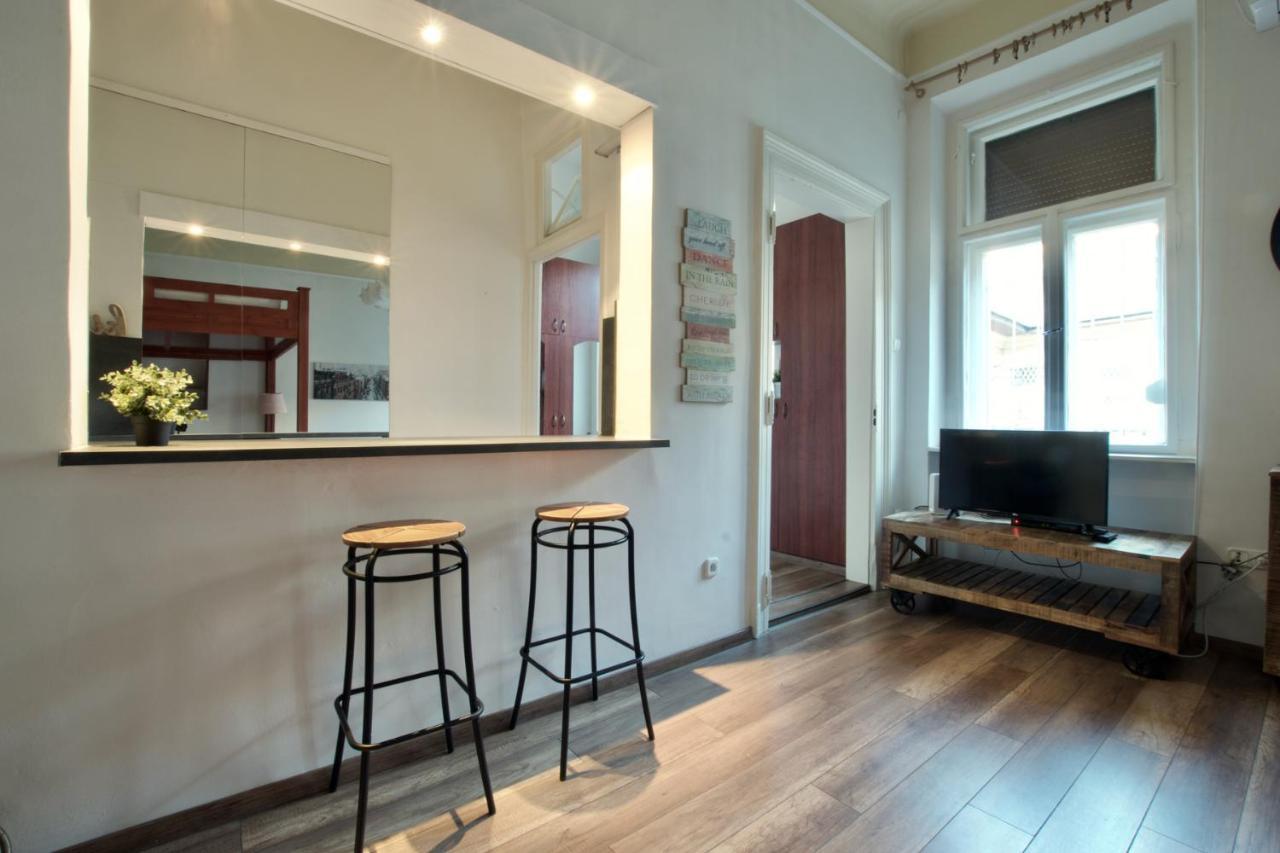 Standard By Hi5 - Nyugati Square Apartamento